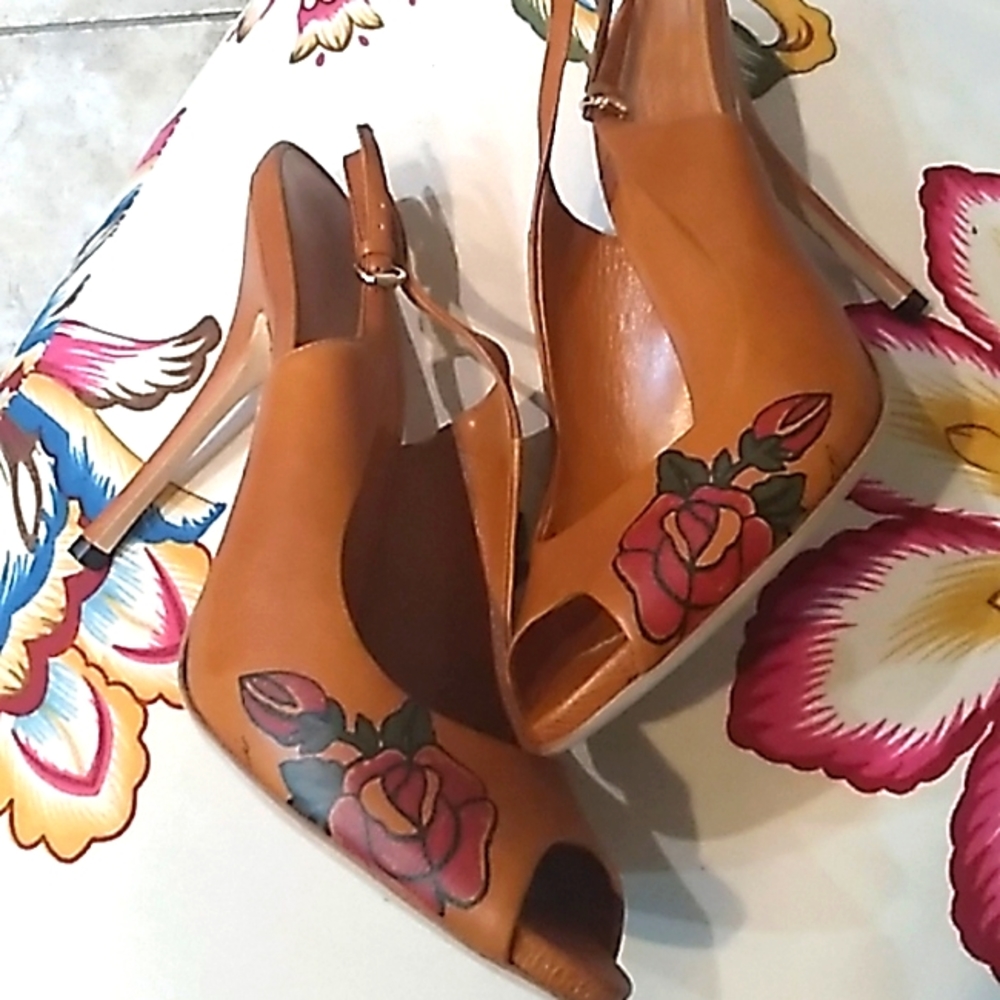 *GUCCI*Roses Tatoo Heels*In Mint Condition**Added Video*With Original Box